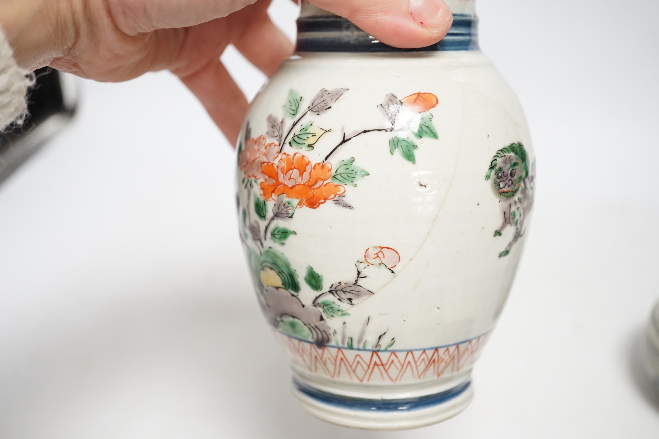 A group of Chinese ceramics, 17th/18th century, to include a famille verte mug (lacking handle) two U shaped bowls and three blue and white brush washers, largest 14cm high (a.f.)